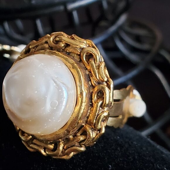 AUTHENTIC CHANEL CLIP-ON EARRINGS - Picture 3 of 7